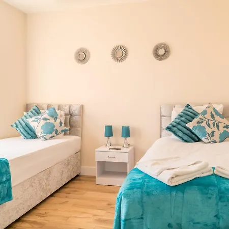 Pass The Keys Renovated Victorian Apartment In Ealing